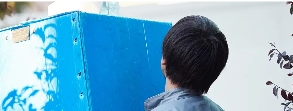 搬入・搬出の作業員